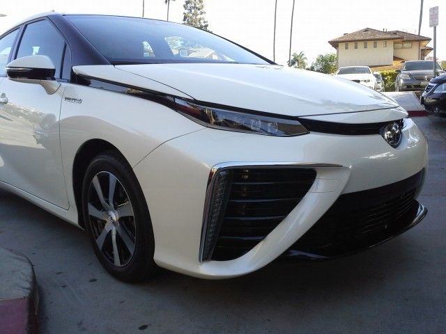 2016-toyota-mirai_100490008_m.jpg